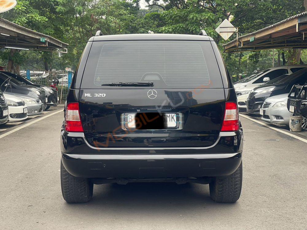 Mobil Mercedes-Benz ML 2002