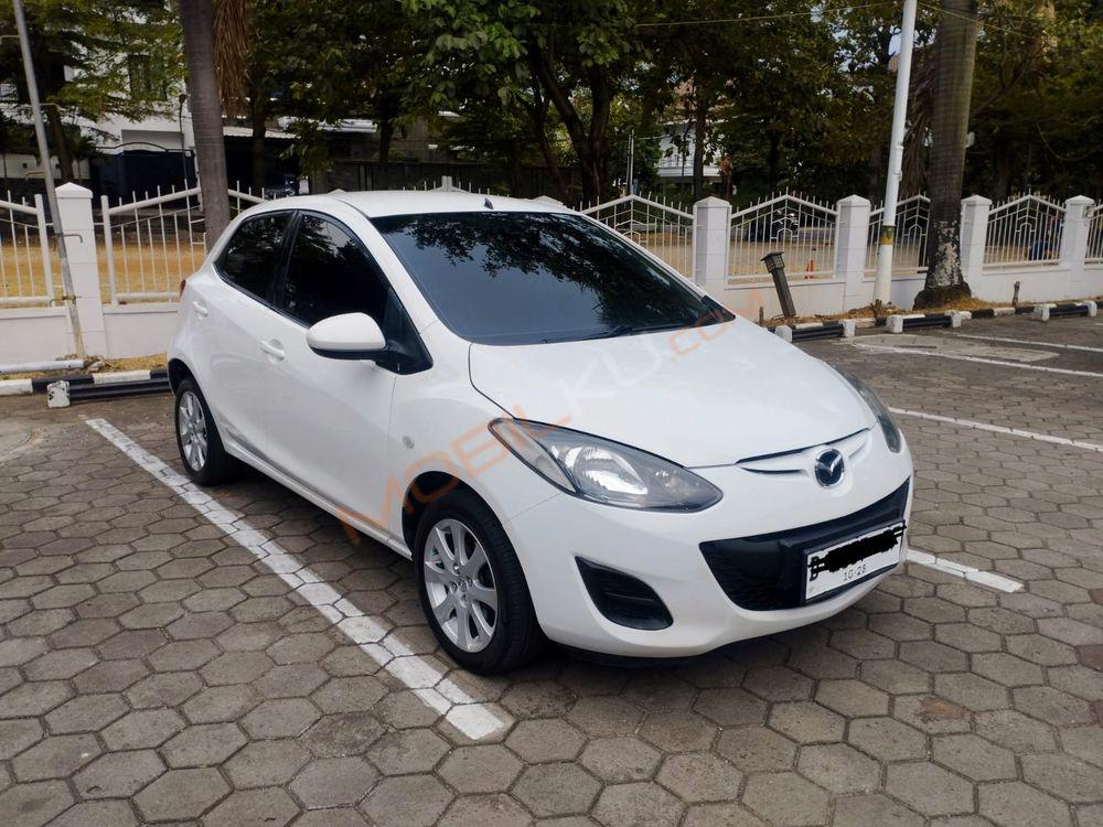 Mobil Mazda 2 Hatchback 2011
