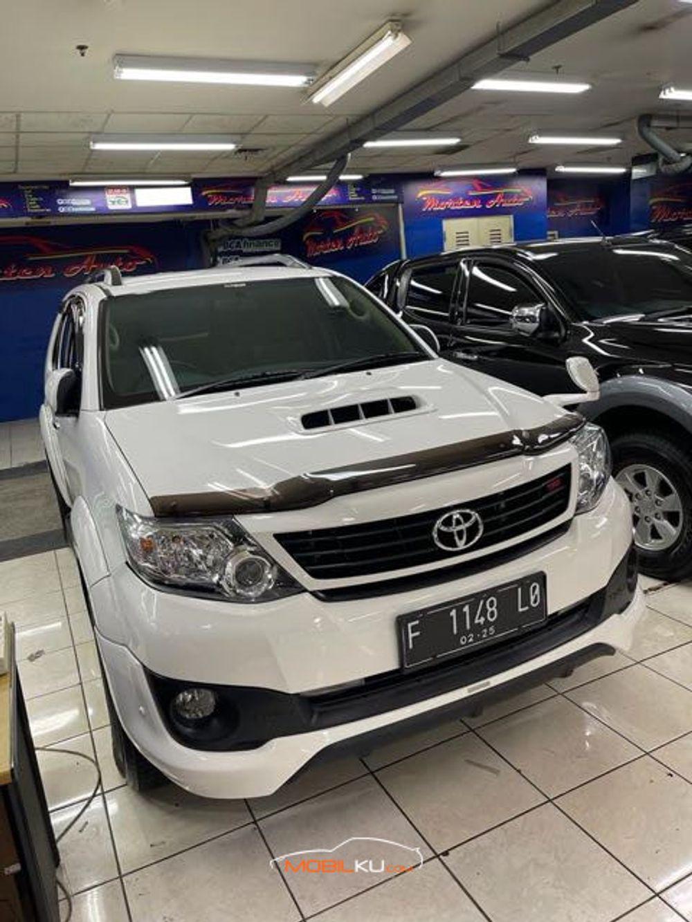 Mobil Toyota Fortuner 2015