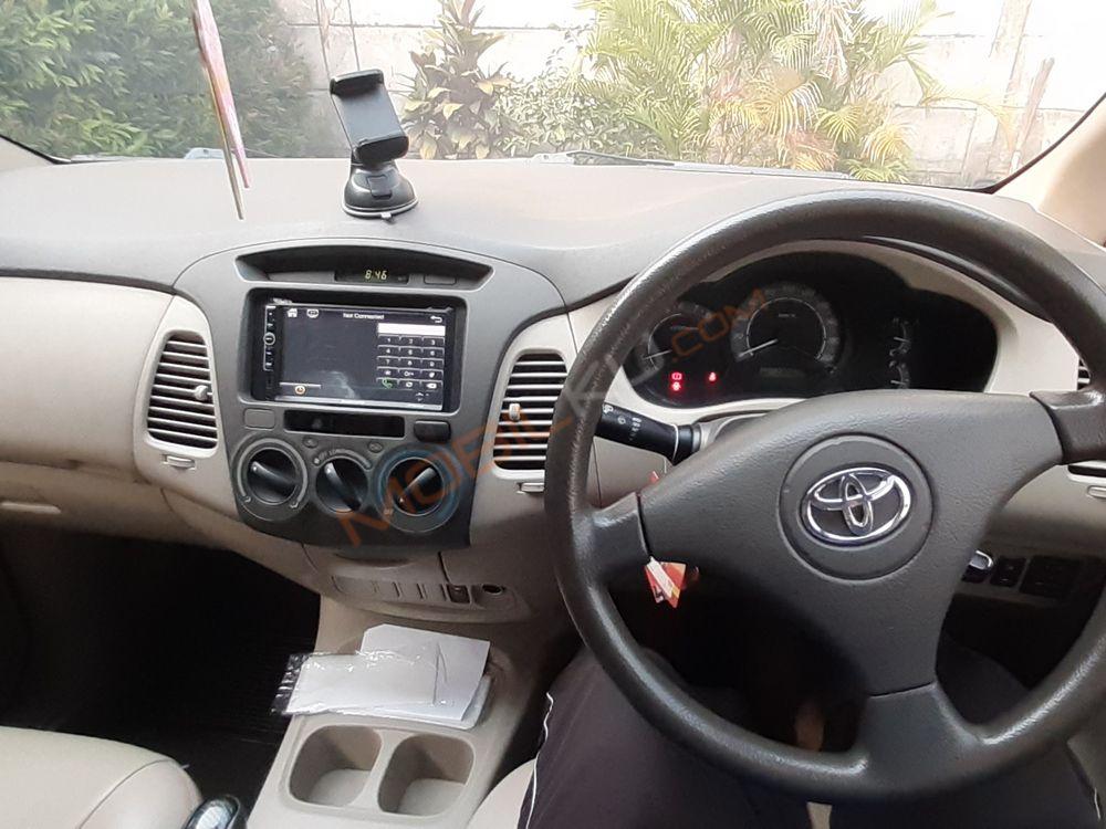Mobil Toyota Kijang Innova 2010