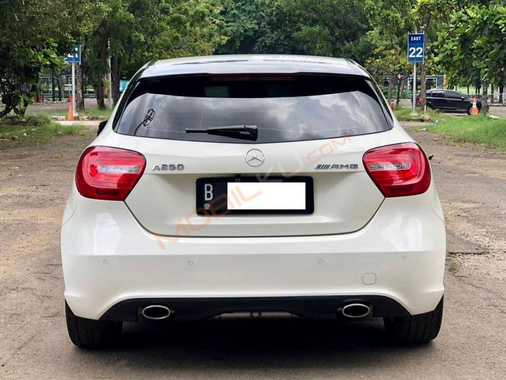 Mobil Mercedes-Benz A-Class 2013