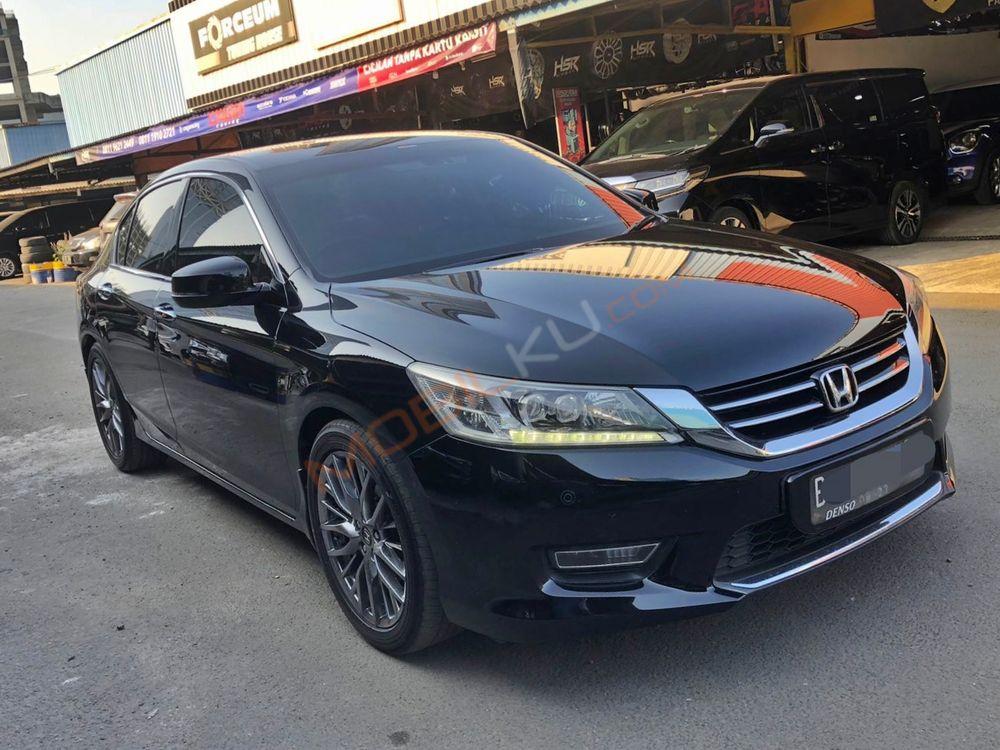 Mobil Honda Accord 2013