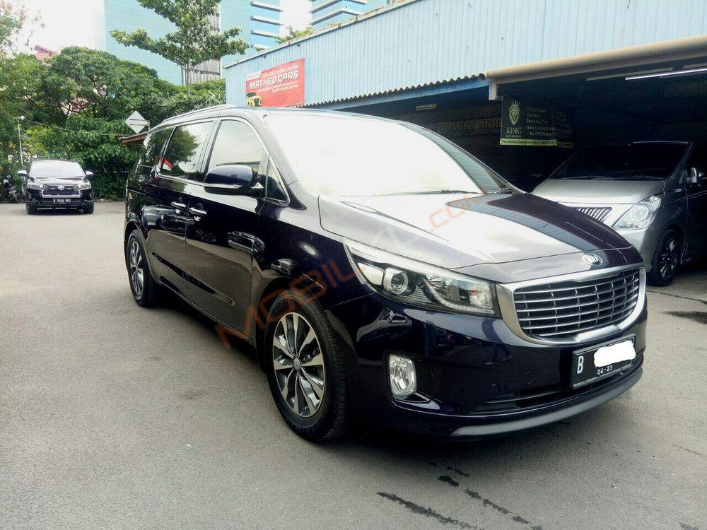 Mobil Kia Sedona 2017