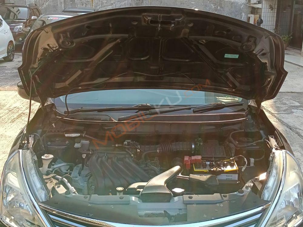 Mobil Nissan Livina 2015