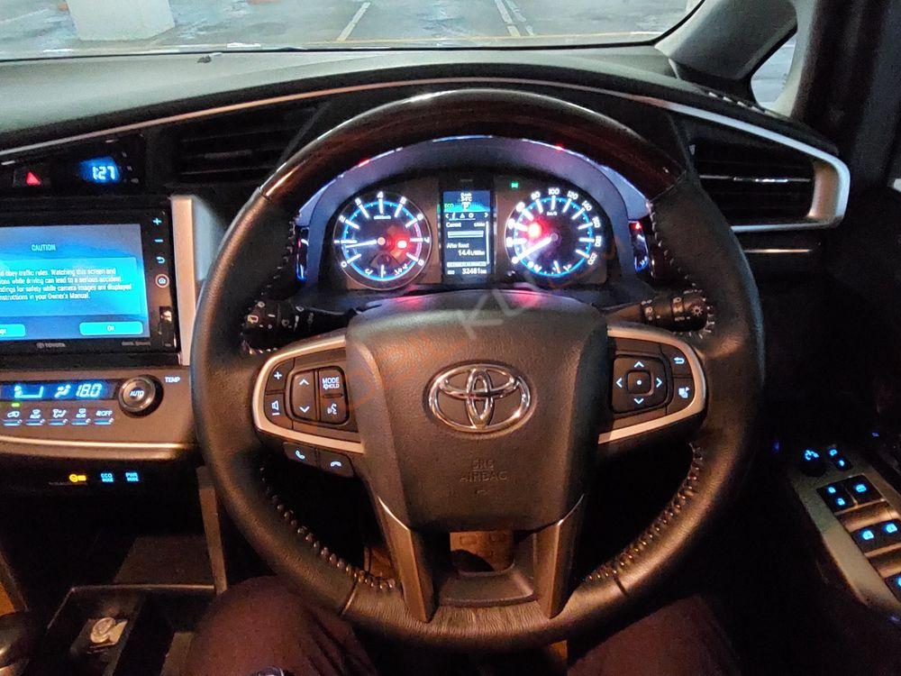Mobil Toyota Kijang Innova 2018