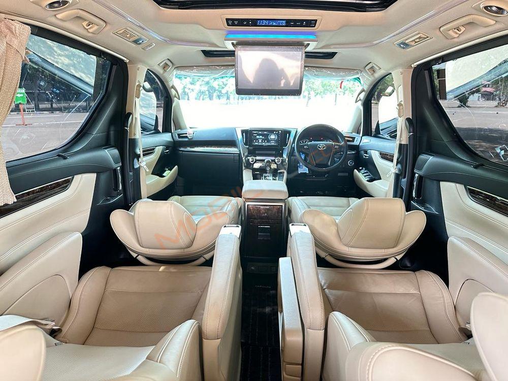 Mobil Toyota Alphard 2023