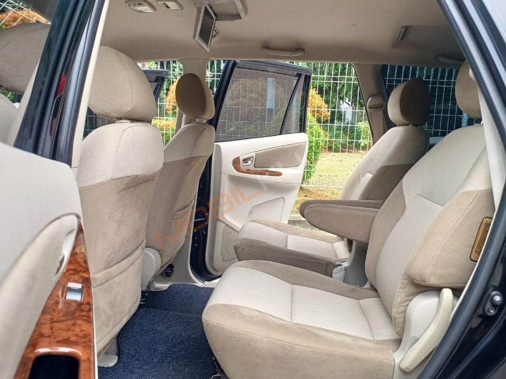 Mobil Toyota Kijang Innova 2015