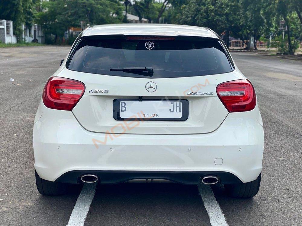 Mobil Mercedes-Benz A-Class 2013
