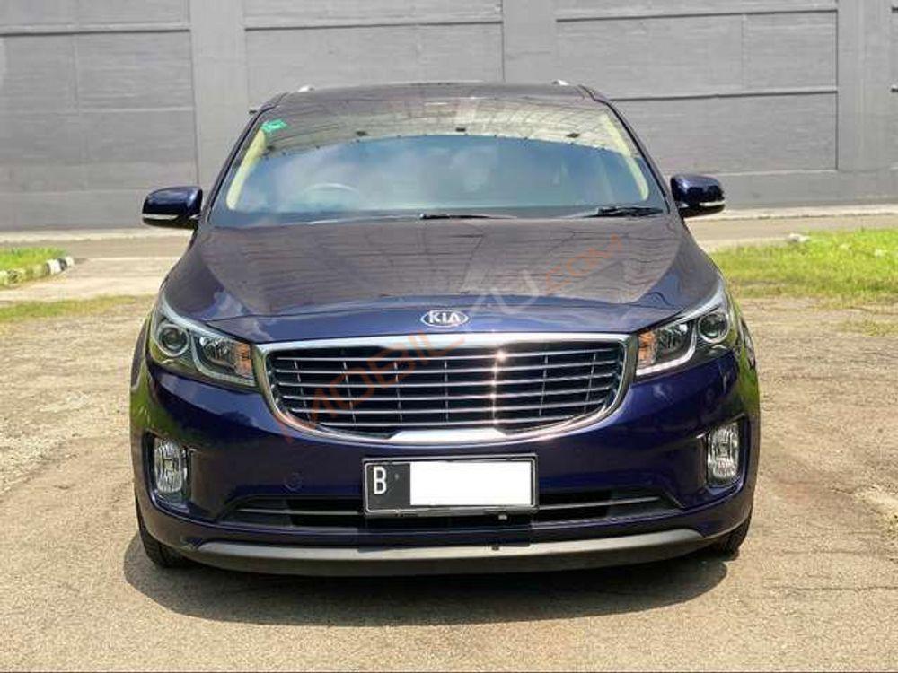 Mobil Kia Sedona 2017