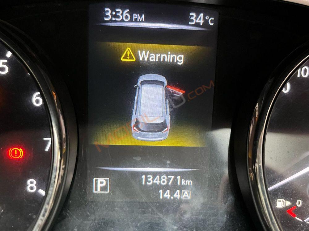 Mobil Nissan X-Trail 2016