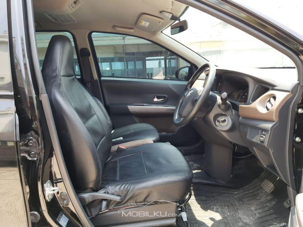 Mobil Toyota Calya 2018