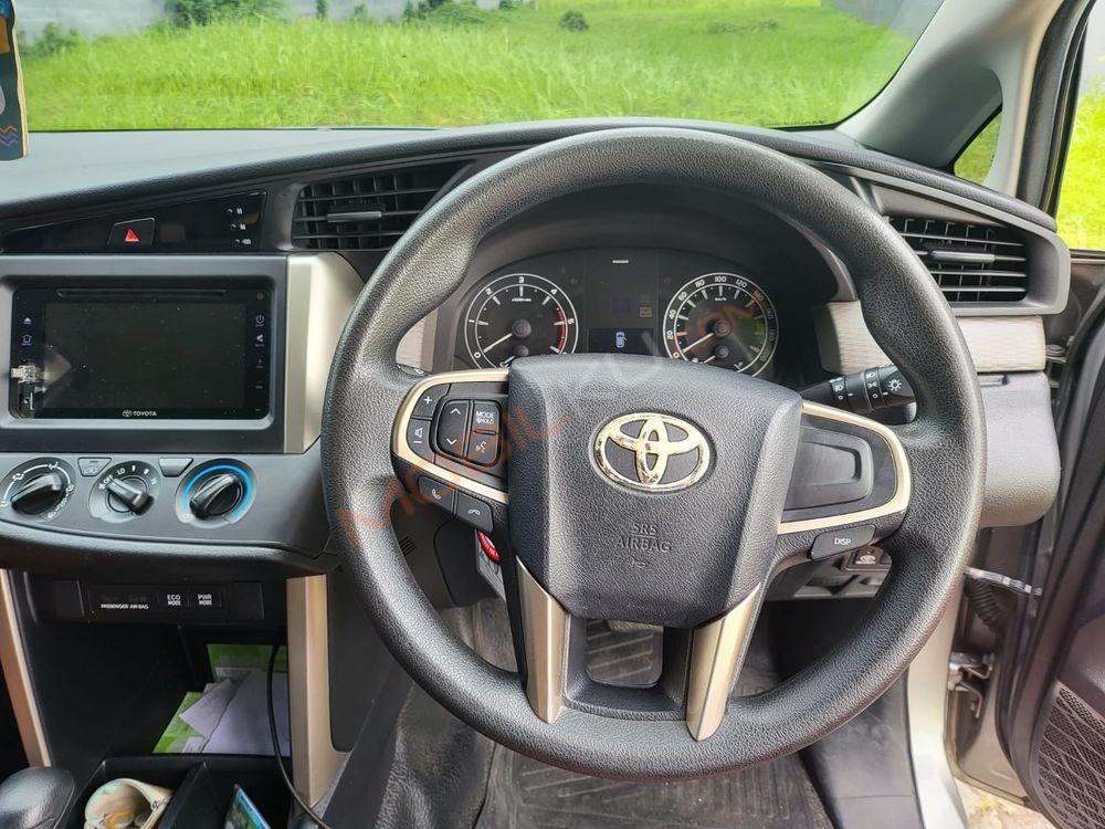 Mobil Toyota Kijang Innova 2016