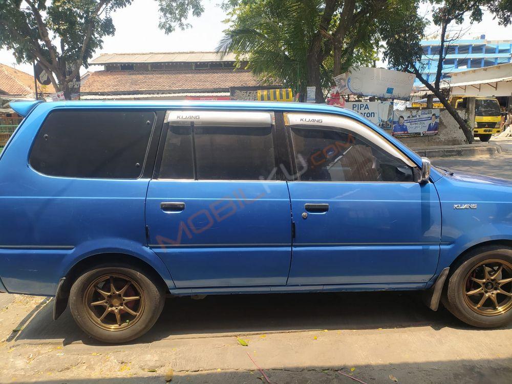Mobil Toyota Kijang 1997