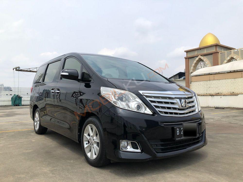 Mobil Toyota Alphard 2012
