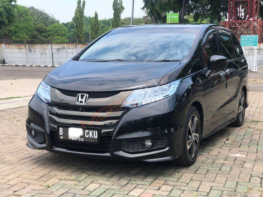 Mobil Honda Odyssey 2015