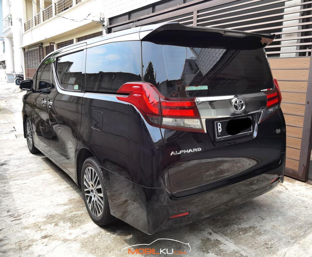 Mobil Toyota Alphard 2016