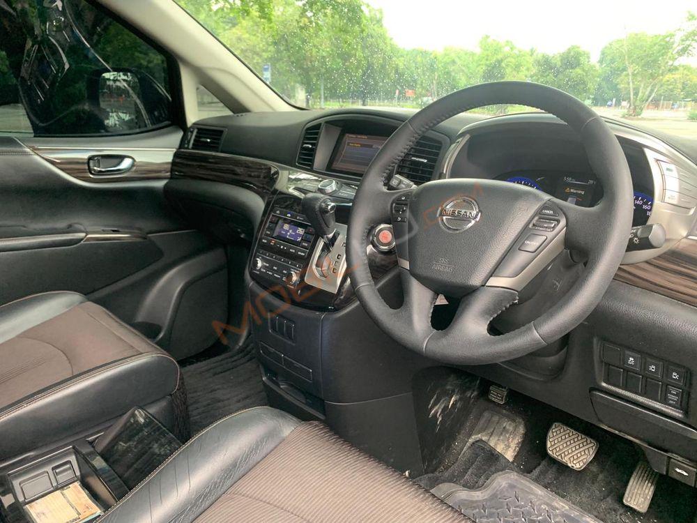 Mobil Nissan Elgrand 2014