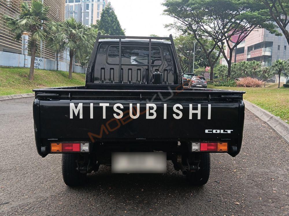 Mobil Mitsubishi L300 2022