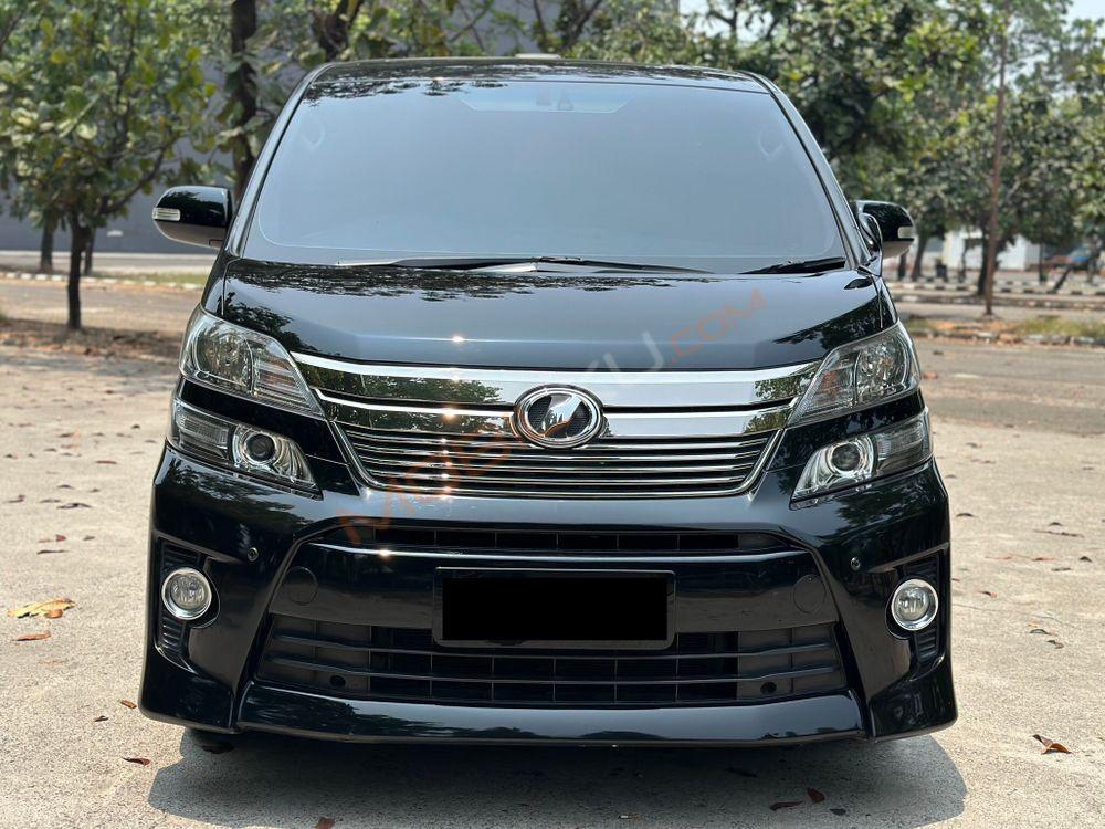 Mobil Toyota Vellfire 2013