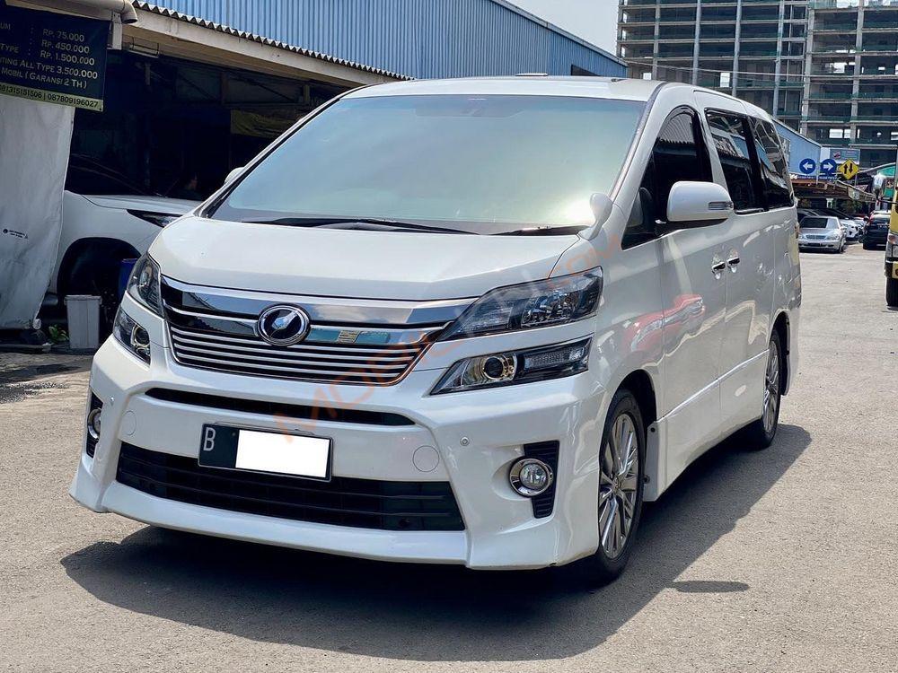 Mobil Toyota Vellfire 2013