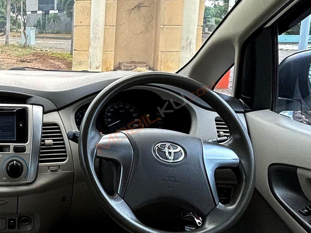 Mobil Toyota Kijang Innova 2014