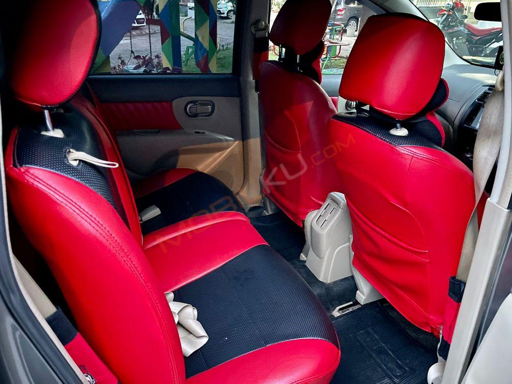 Mobil Nissan Grand Livina 2009