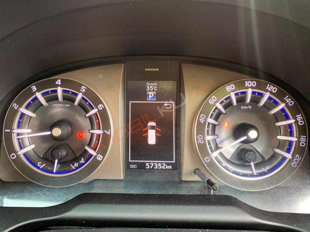 Mobil Toyota Kijang Innova 2018