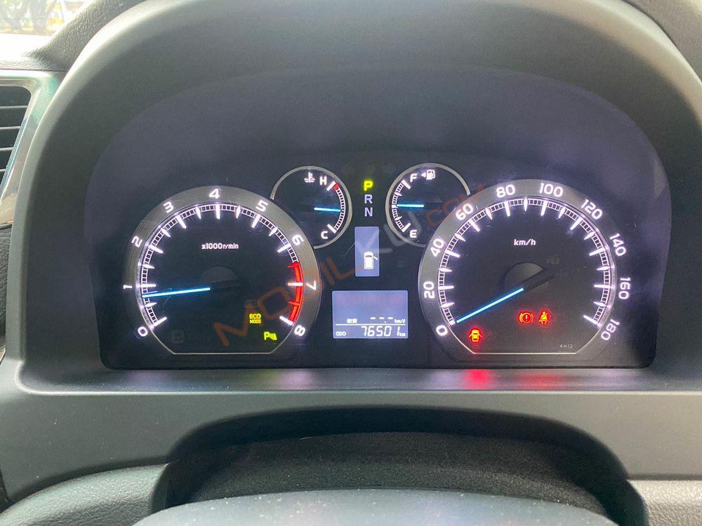 Mobil Toyota Vellfire 2014