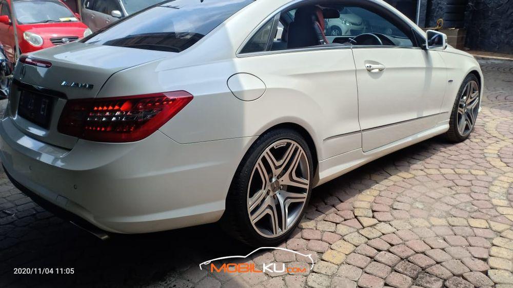 Mobil Mercedes-Benz E-Class 2011