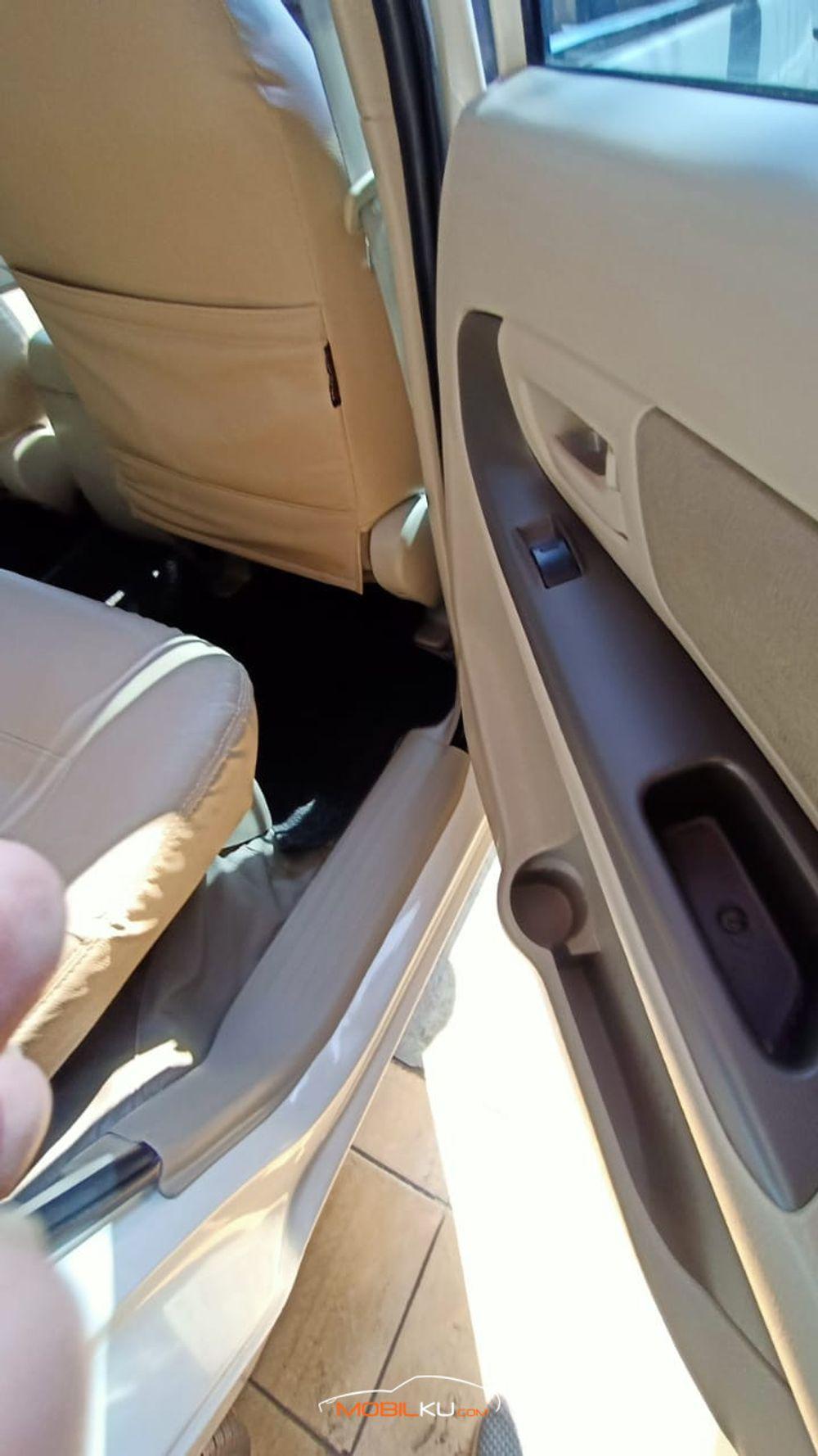 Mobil Toyota Kijang Innova 2017