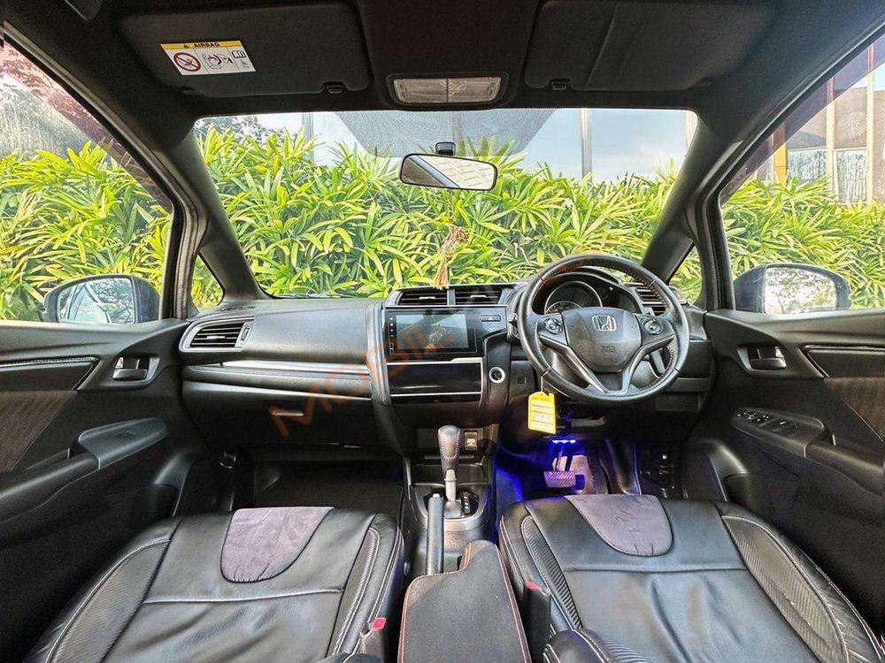 Mobil Honda Jazz 2020