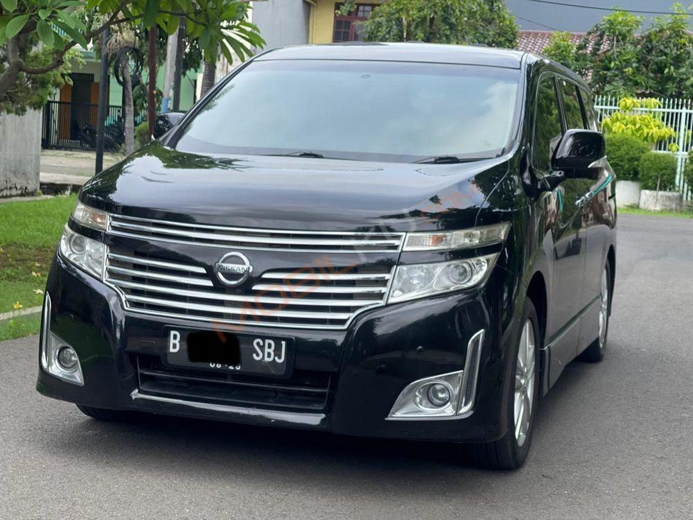 Mobil Nissan Elgrand 2011