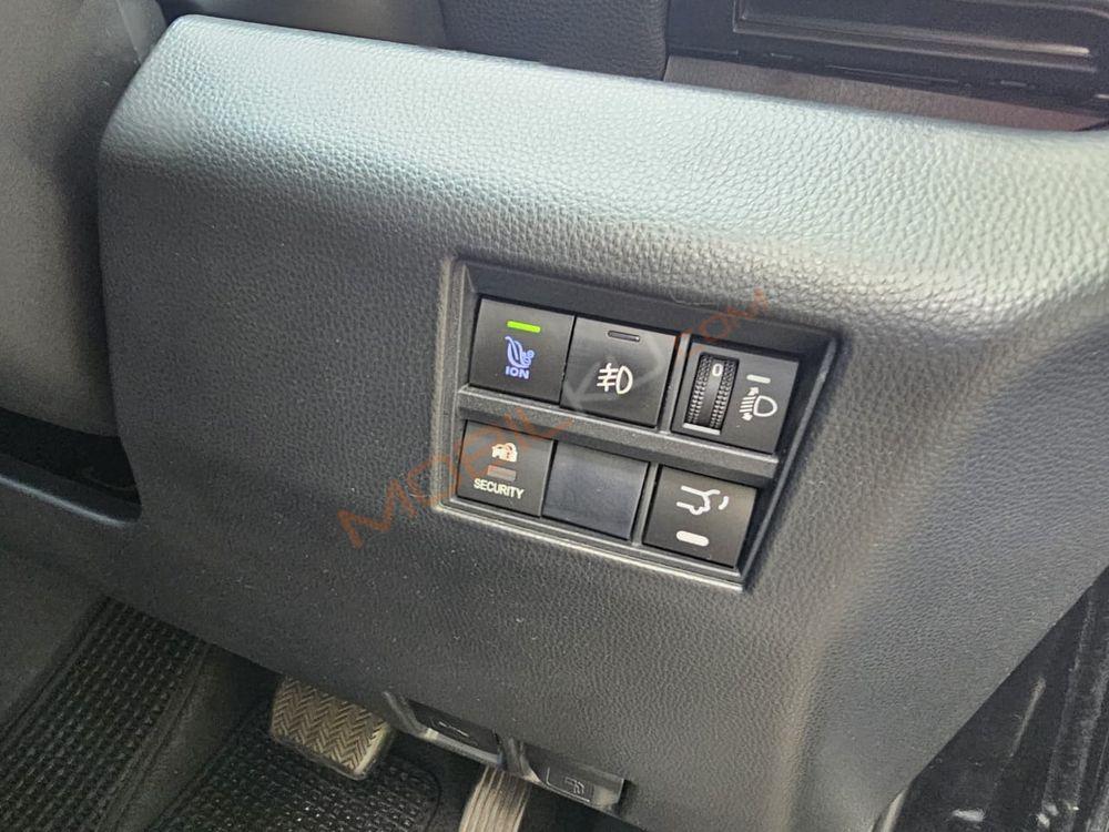 Mobil Toyota Kijang Innova Zenix 2023