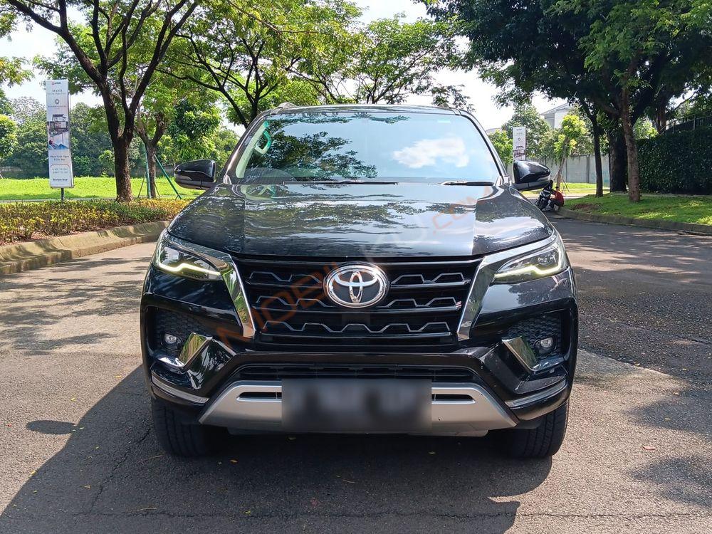 Mobil Toyota Fortuner 2022