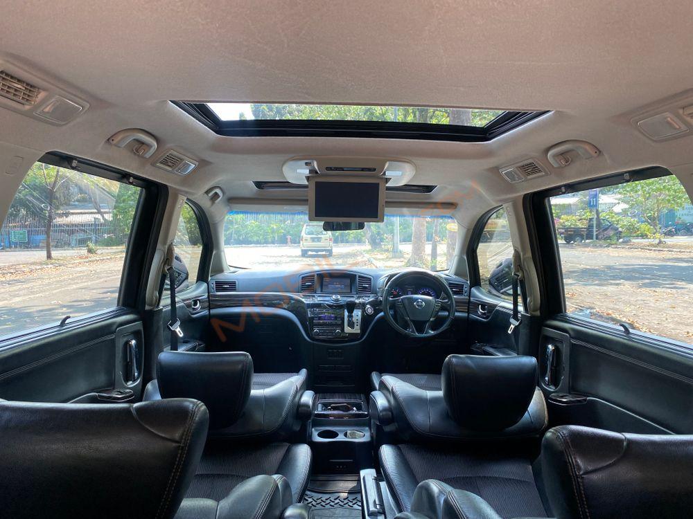 Mobil Nissan Elgrand 2014