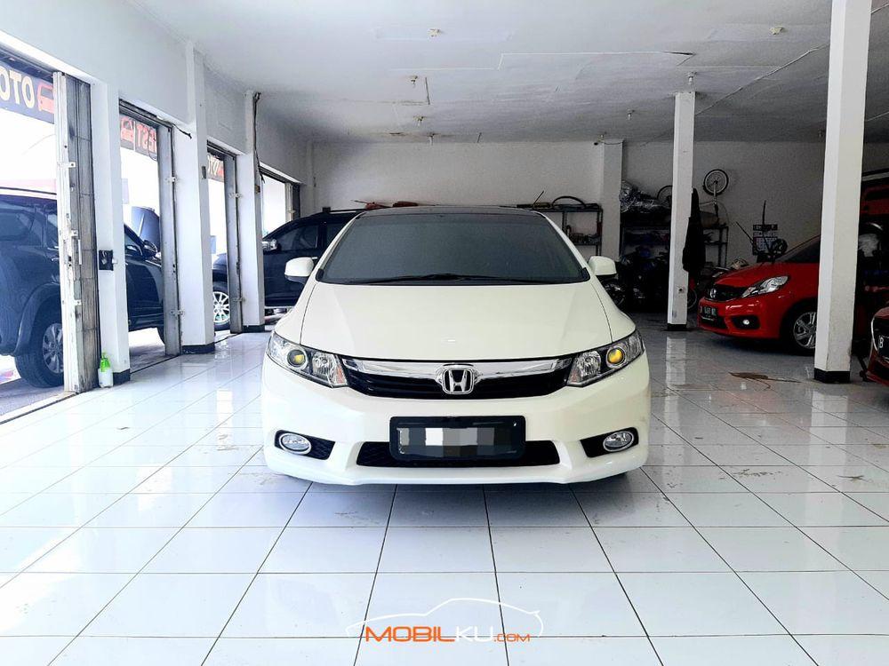 Mobil Honda Civic Sedan 2012