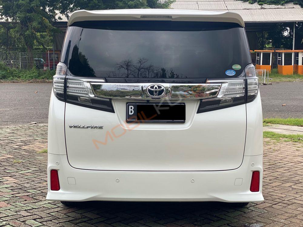 Mobil Toyota Vellfire 2015