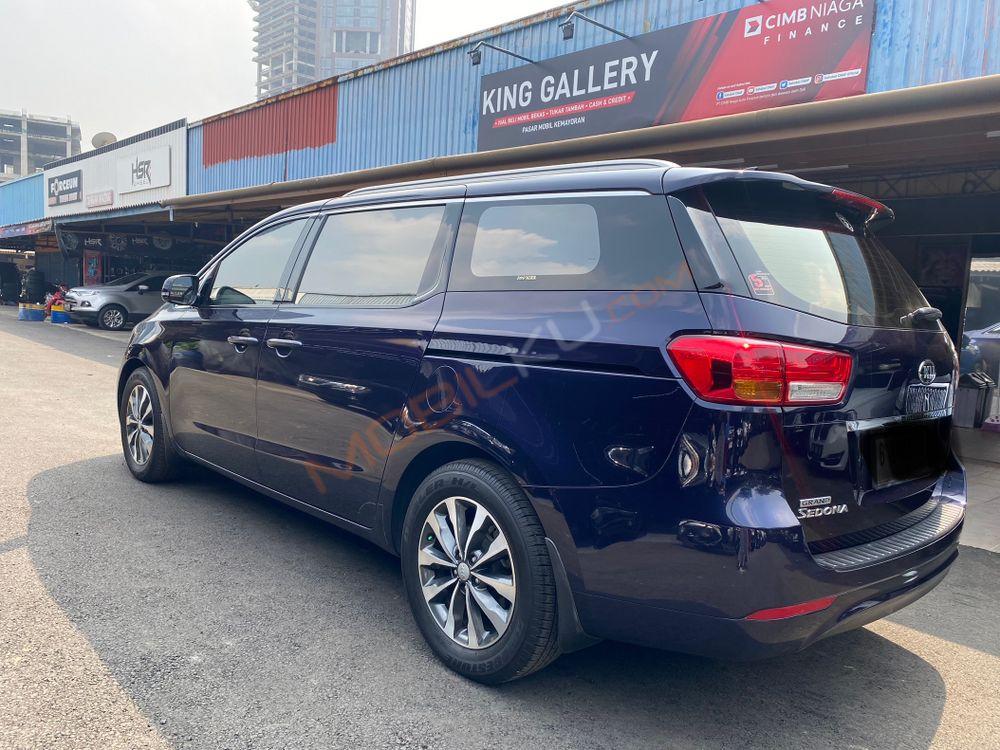 Mobil Kia Sedona 2017