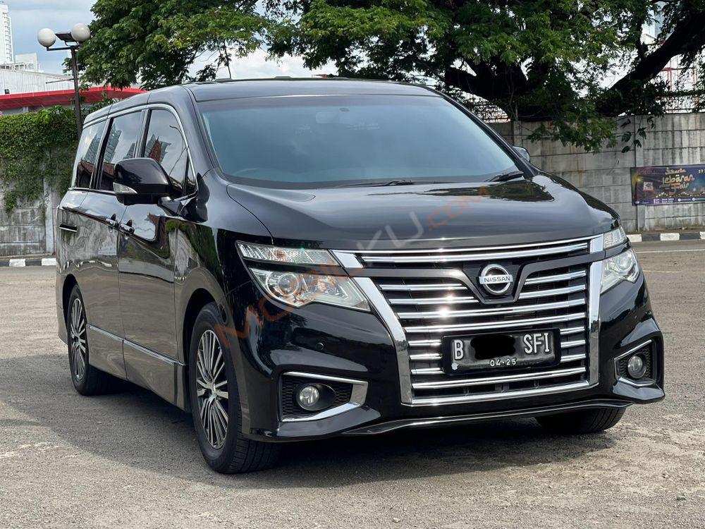 Mobil Nissan Elgrand 2014
