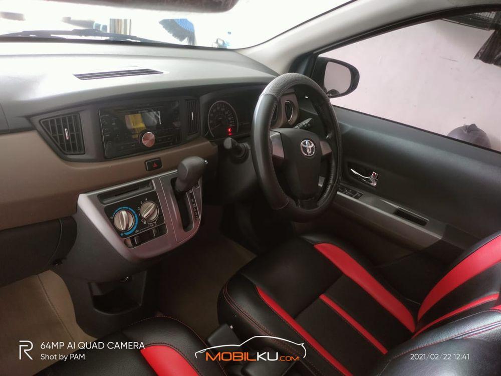 Mobil Toyota Calya 2017
