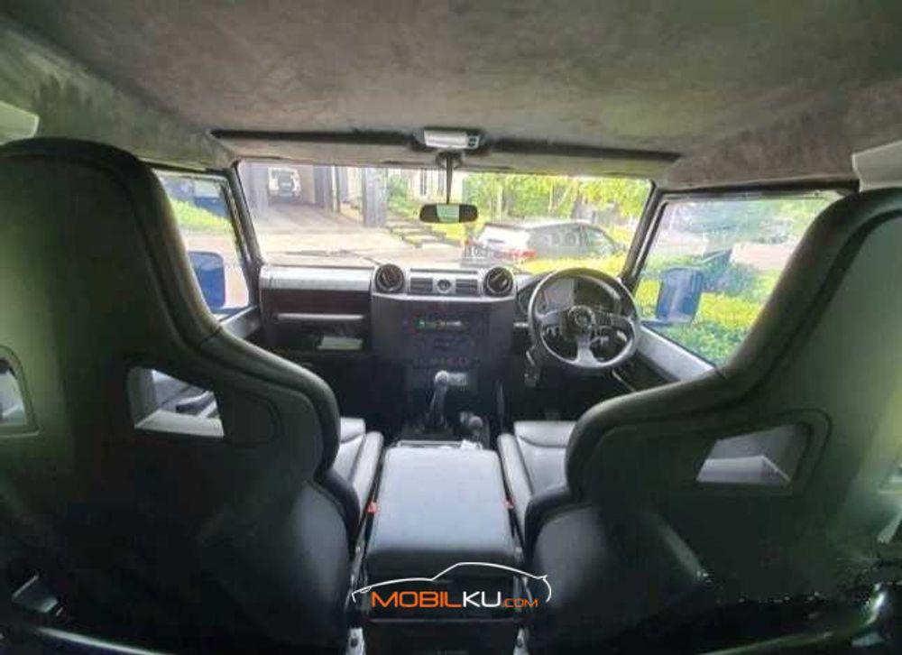 Mobil Land Rover Defender 2015