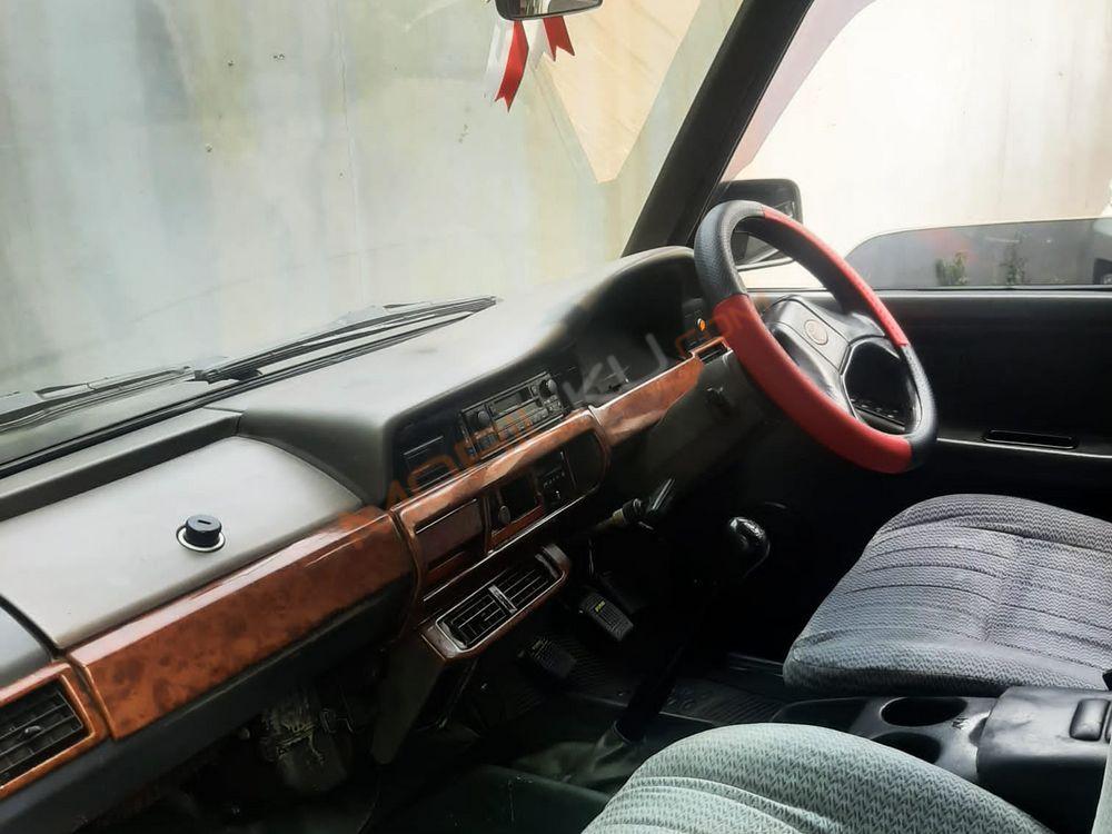 Mobil Toyota Kijang 1996