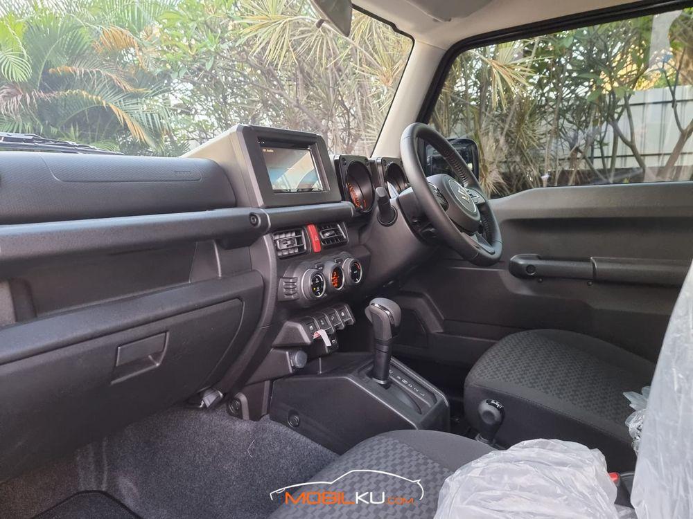 Mobil Suzuki Jimny 2021