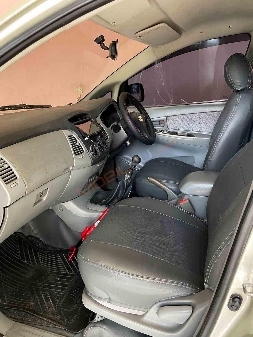 Mobil Toyota Kijang Innova 2008