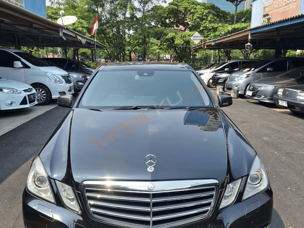 Mobil Mercedes-Benz E-Class 2011