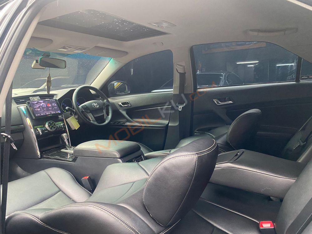 Mobil Toyota Mark X 2012