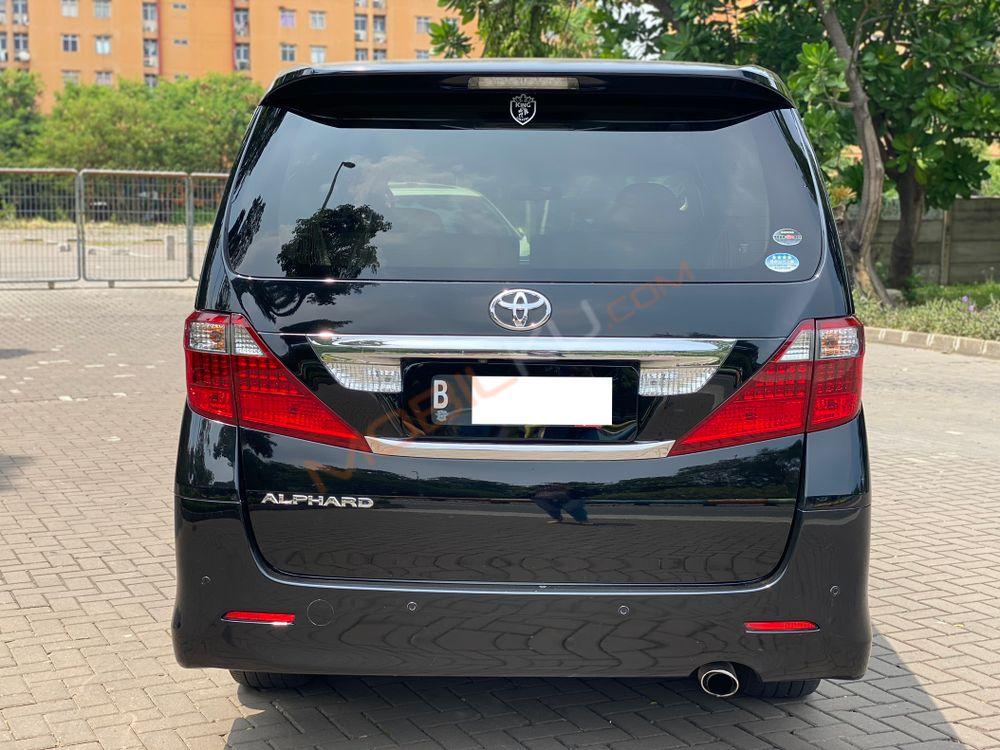 Mobil Toyota Alphard 2009