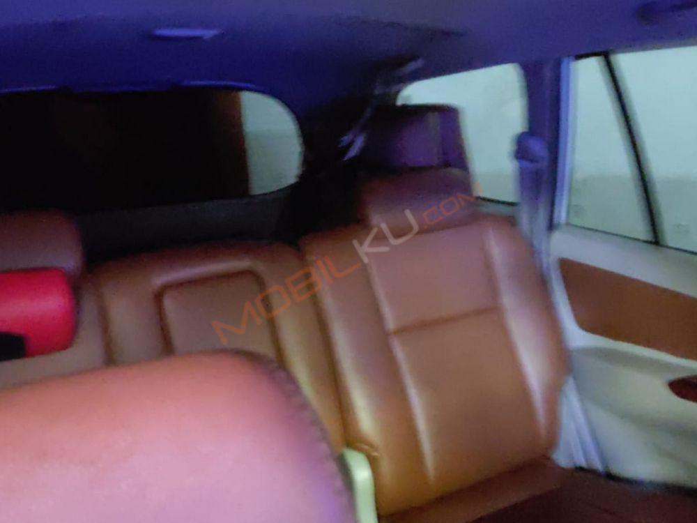 Mobil Toyota Kijang Innova 2012