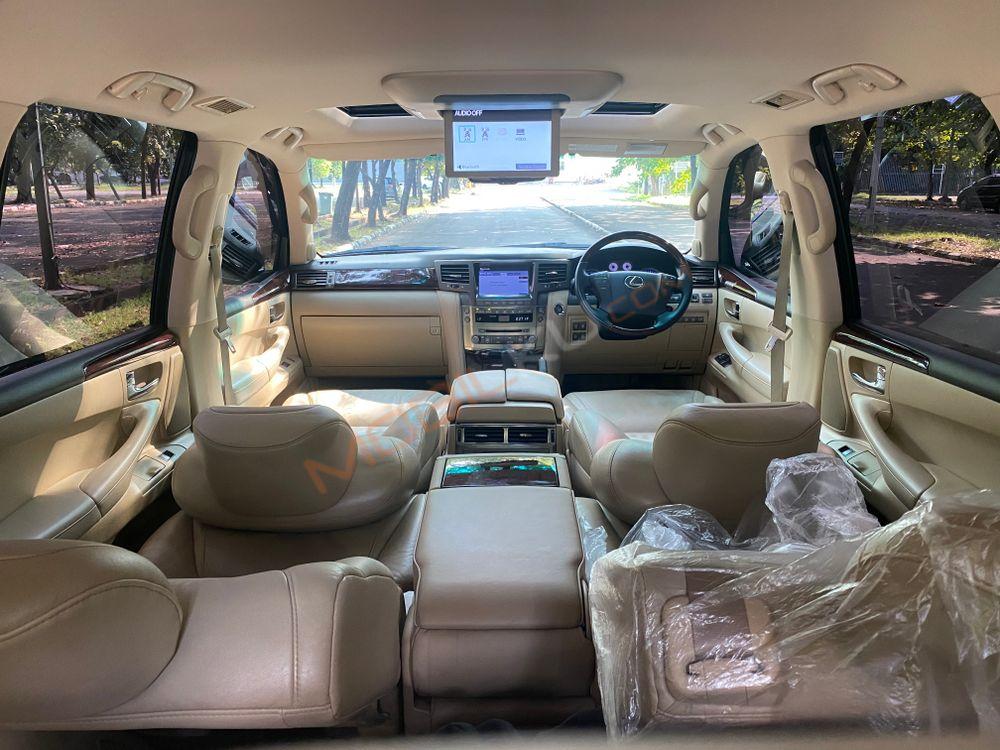 Mobil Lexus LX 2010