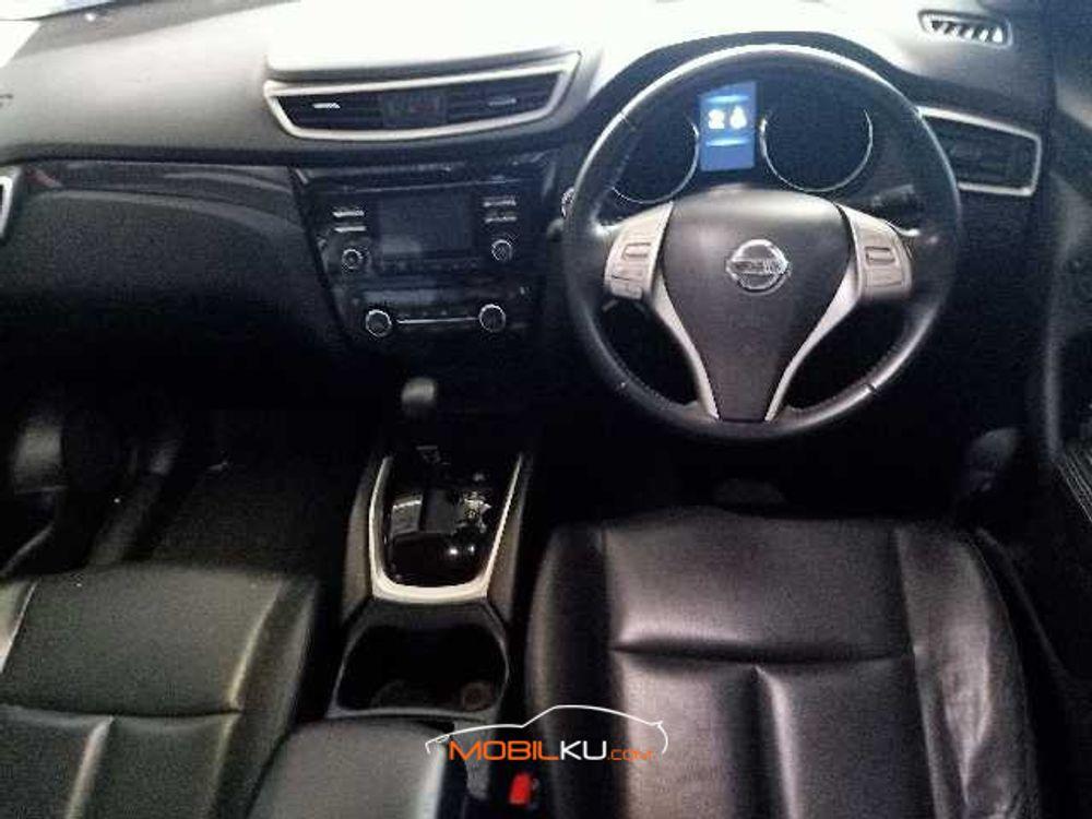 Mobil Nissan X-Trail 2015